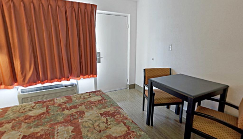 Econo Lodge Metropolis Rum bild